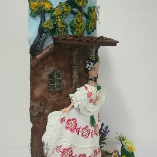 Artesanias y Manualidades Pollera panameña en Teja Antigua Pollera panameña en Teja Antigua