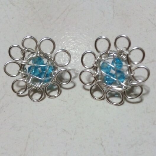 Topitos plateados y cristales celeste