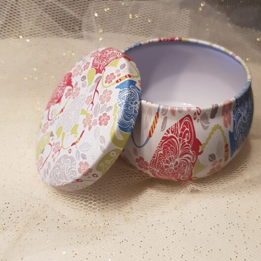 Vela aromática con cera de soja 4 Oz a $8.50. Tenemos diversos envases.