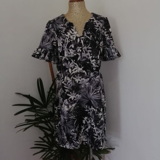 VESTIDO EN GRIS FLOREADO, MANGA 3/4 EN TALLA S,M,L