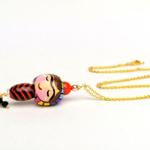Accesorios y Joyería Collar con Dije de Madera Pintado a Mano – Nano Dolls – Diablico Sucio – Estilo Kokeshi Collar con Dije de Madera Pintado a Mano – Nano Dolls – Diablico Sucio – Estilo Kokeshi