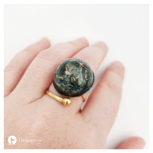 Anillo en petri turquesa con dorado