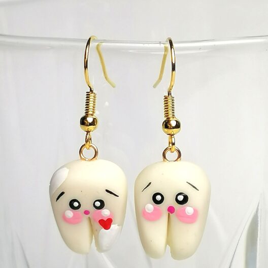 Aretes de Muelas Estilo Kawaii – Lindos y Divertidos – Aretes de Porcelana Fría – Hechos a Mano – Regalos Para Odontólogas – Hipoalergénico