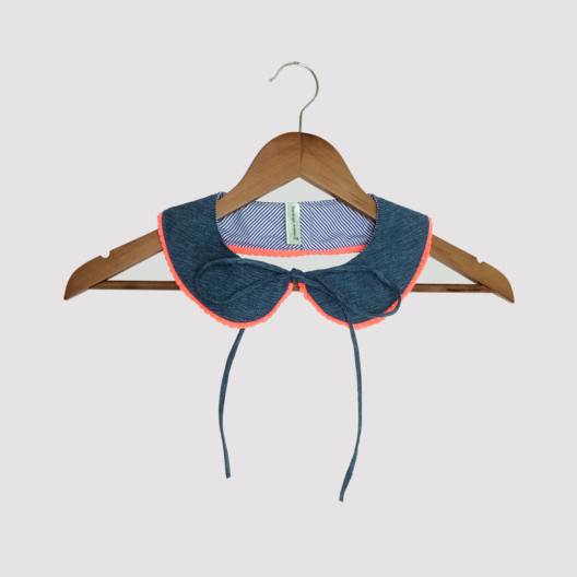 Accesorios y Joyería Cuello ‘Chagres’ Cuello de quita y pon azul con borde fluor en percha