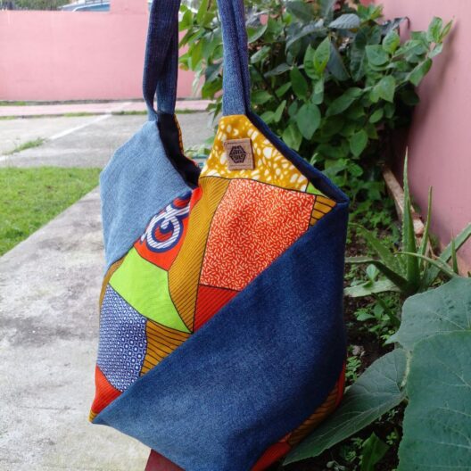Bolsos artesanales con estampados étnicos