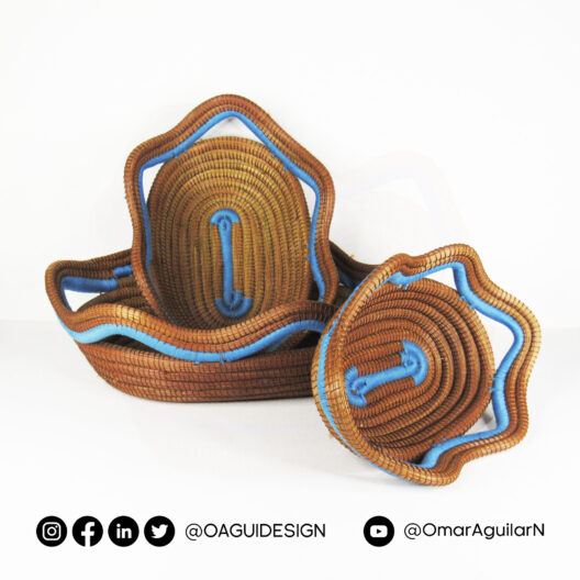 Hogar y Jardinería Set de 3 canastas ovaladas tejidas en acícula de pino, borde tradicional, color turquesa. Set de 3 canastas ovaladas tejidas en acícula de pino, borde tradicional, color turquesa.