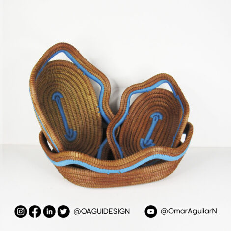 Set de 3 canastas ovaladas tejidas en acícula de pino, borde tradicional, color turquesa.