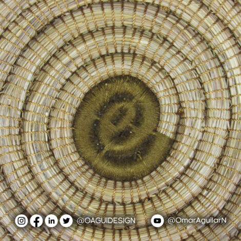 Set de 3 canastas redondas tejidas en acícula de pino, borde tradicional, color café