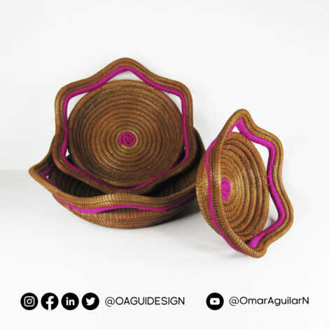 Set de 3 canastas redondas tejidas en acícula de pino, borde tradicional, color fucsia
