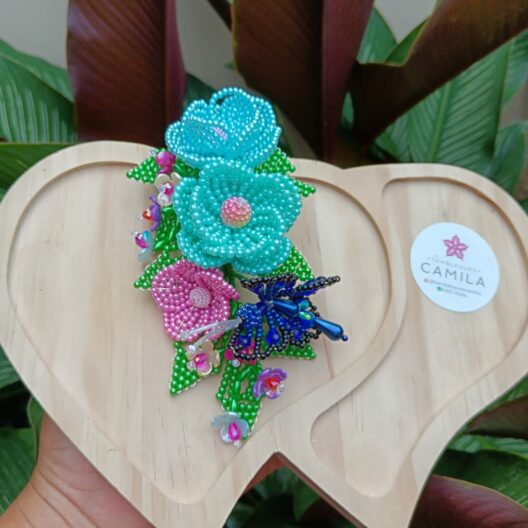 Tapamoño de flores y mariposa -tembleques panameños